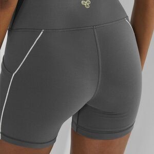 EXCELLENT CONDITION Aritzia Black Women's High-Waisted Shorts